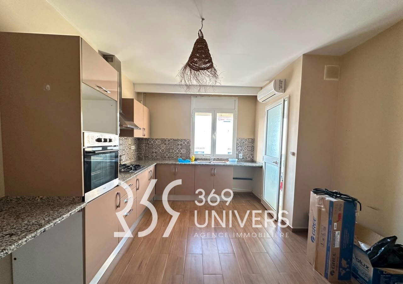 Appartement avec terrasse à la marsa ref ra189