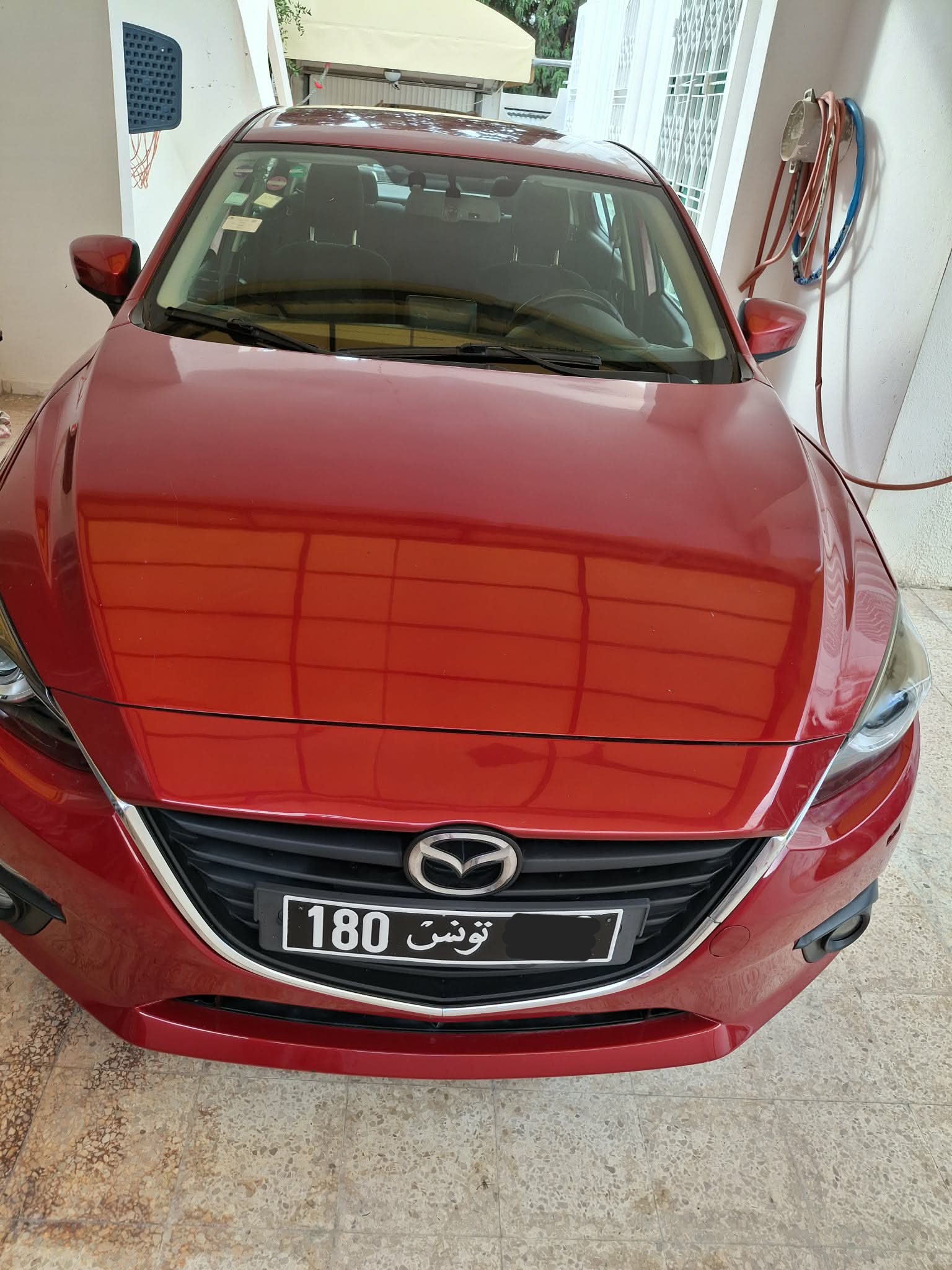 Mazda 3 berline rouge cristal