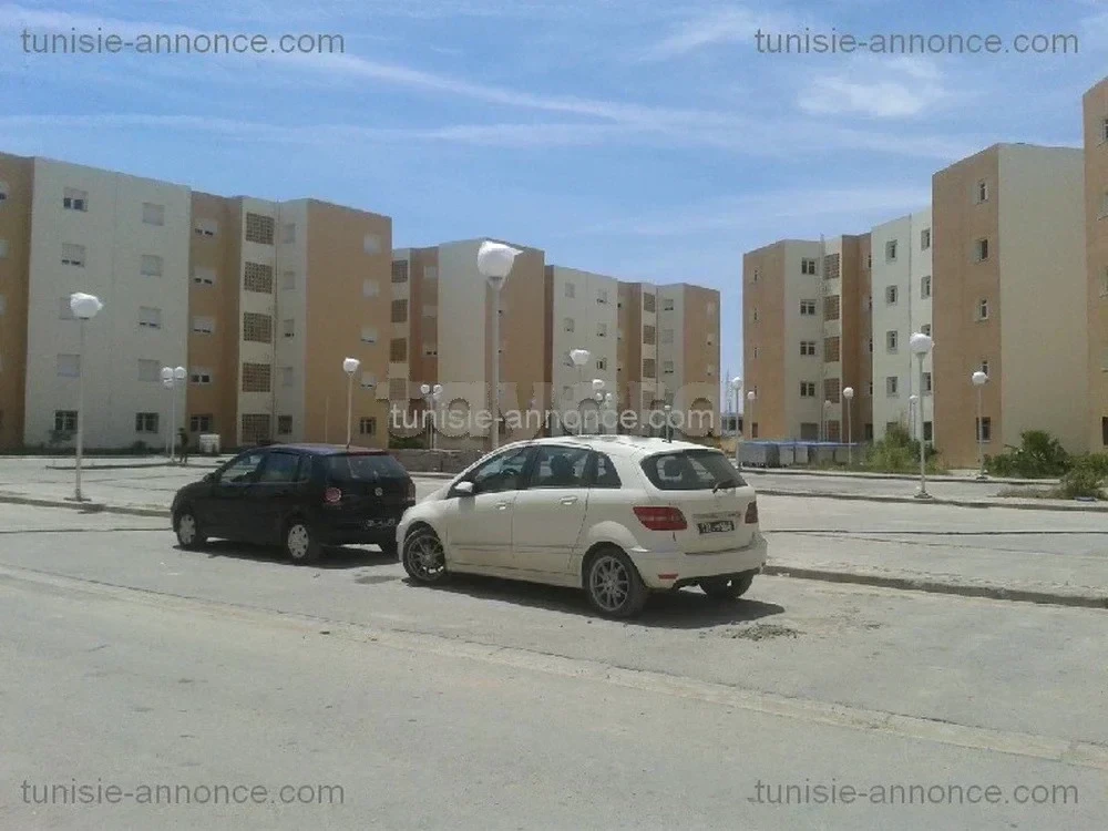 Un app s 2 situé au 2 étage à cité nour jaâfar