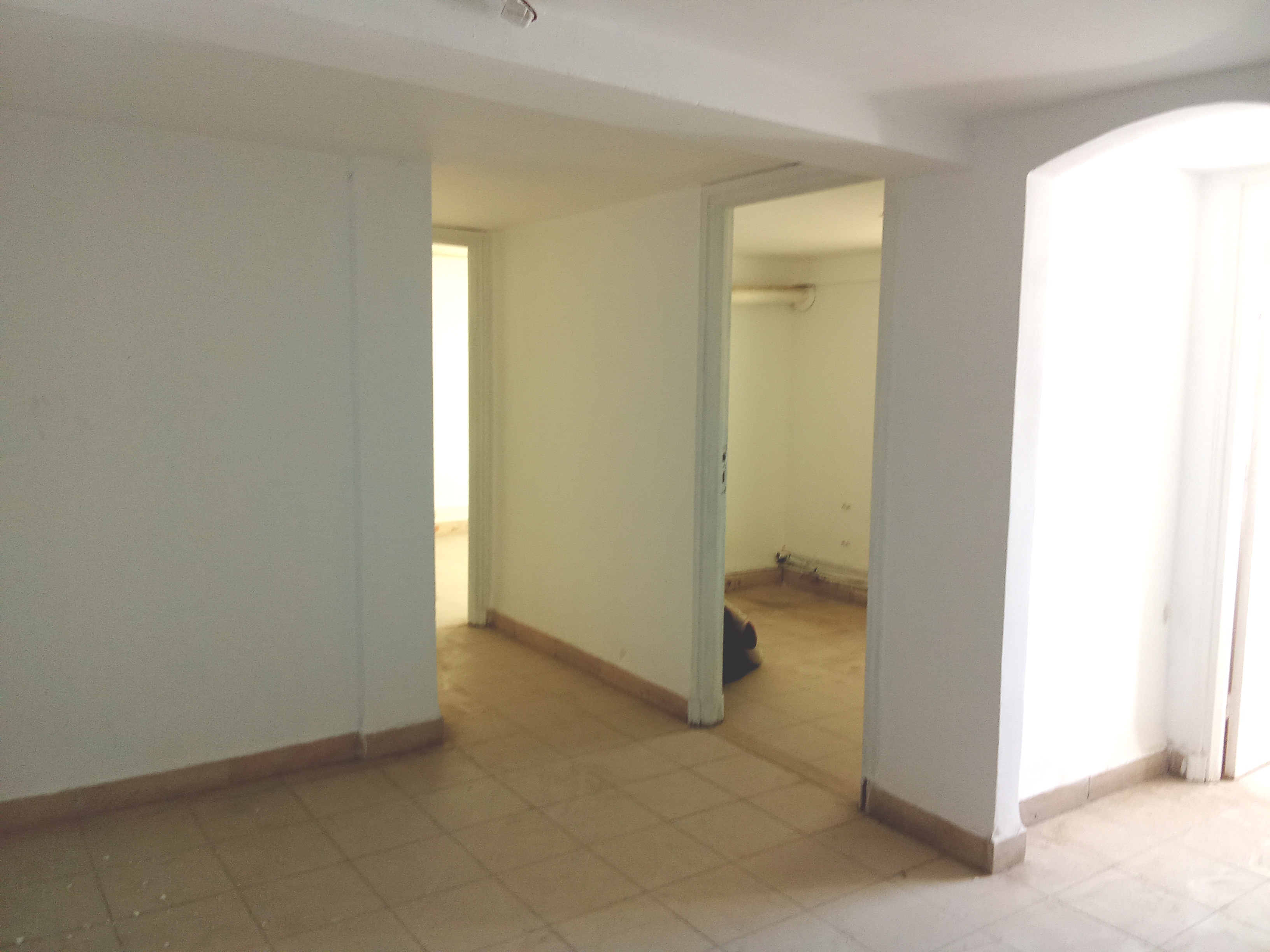 Bureau hall deux pièces au 1er étage