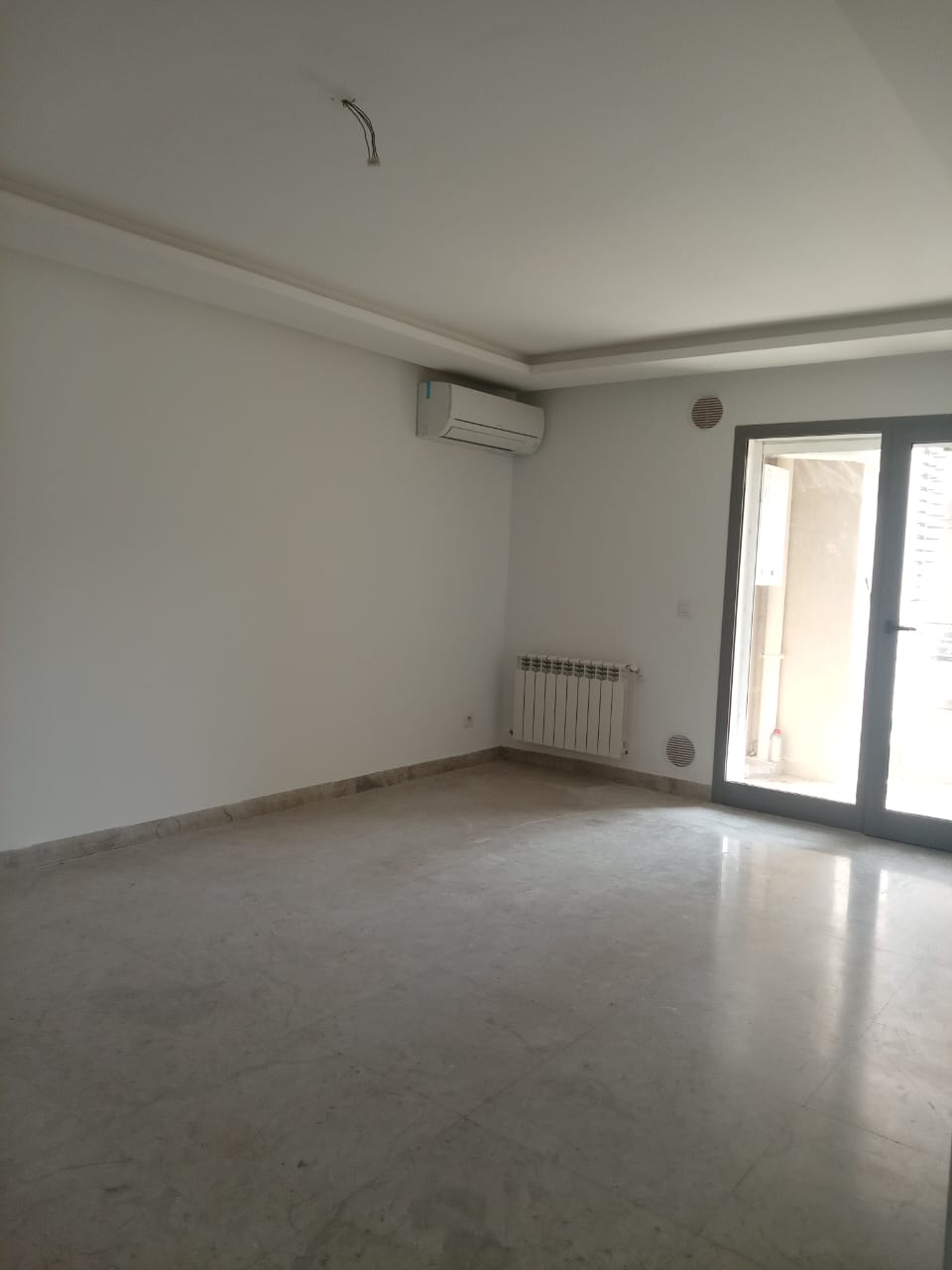S plus un av balcon à l'aouina