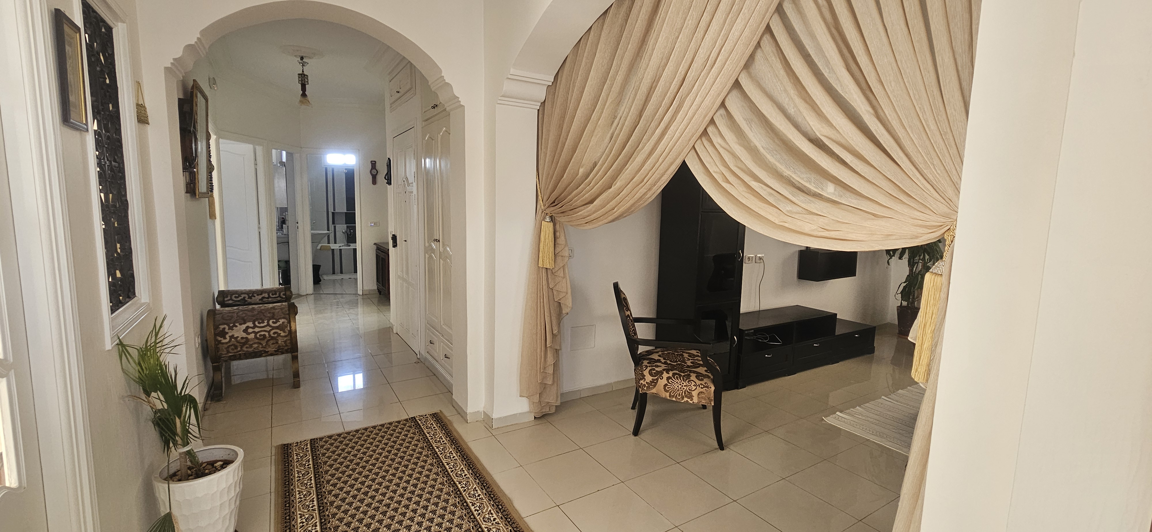 Al 2eme étage de villa s4 meublé cité chic laouina