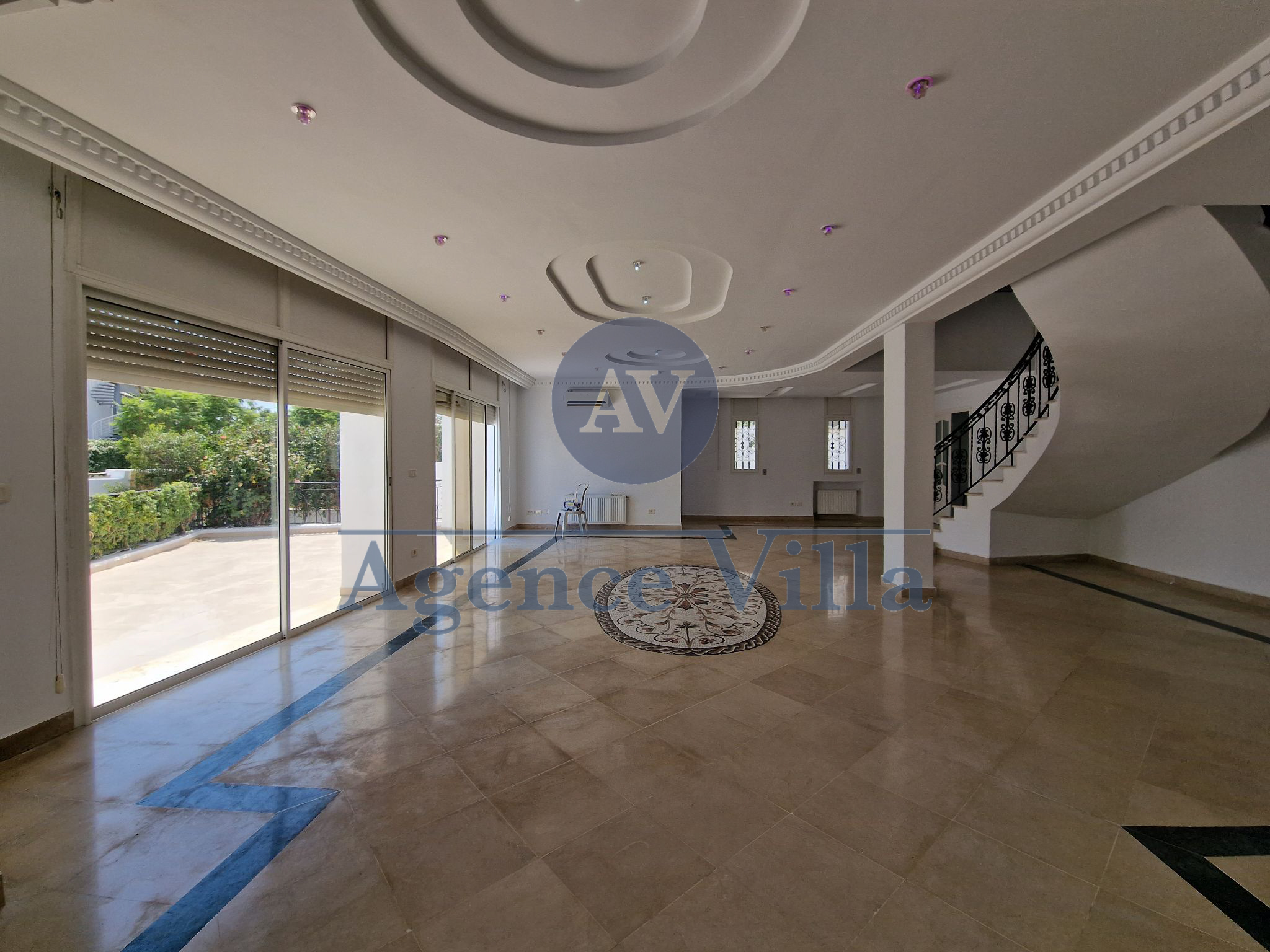 Une villa avec jardin et terrasse au lac 2