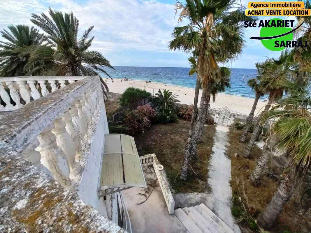 Villa pieds dans l'eau et piscine chott mariem