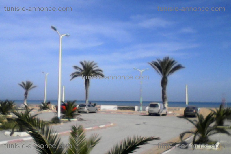 Exceptionnel petit immeuble face a la mer vue rare