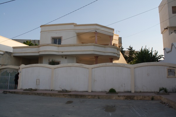 Gps villa avec piscine pied dans l'eau