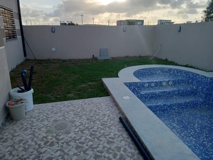 Villa neuve des 275m2 a la mer el haouaria
