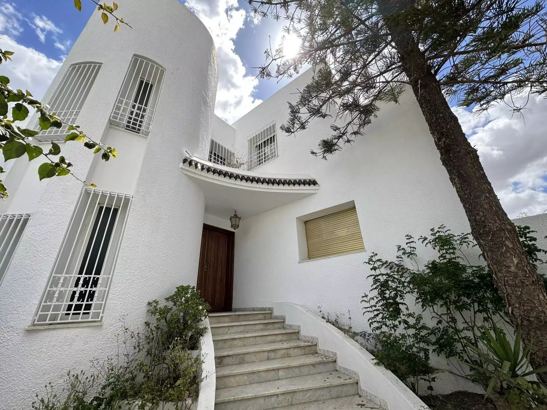Villa s7 à menzah 9a sur artère principale