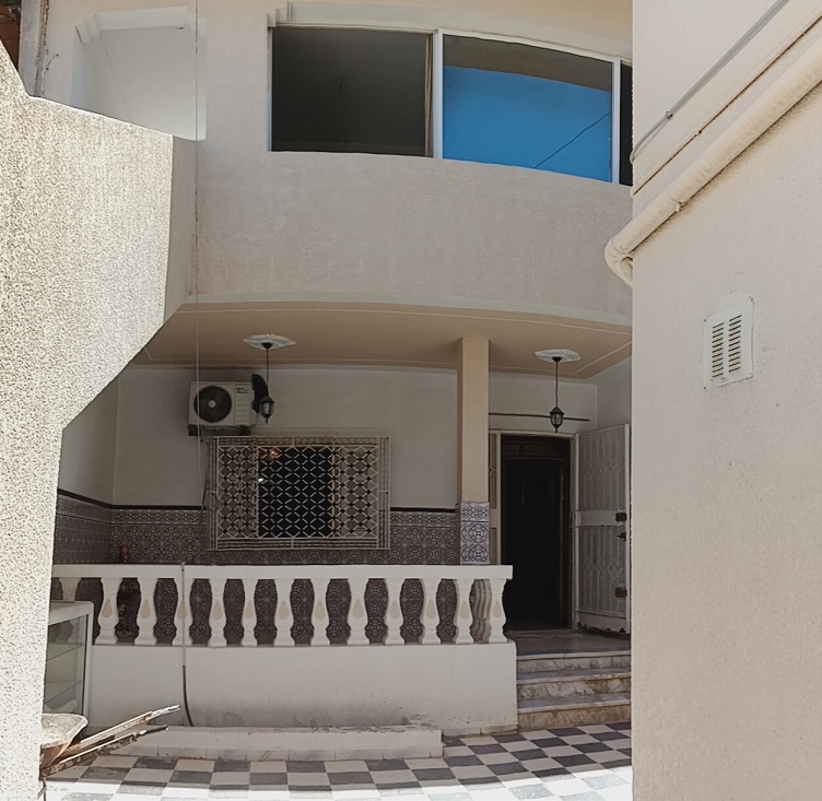 Villa av 20 mars avec local commercial