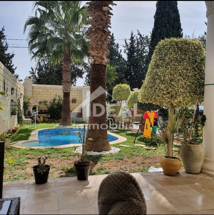 Av villa avec piscine la soukra