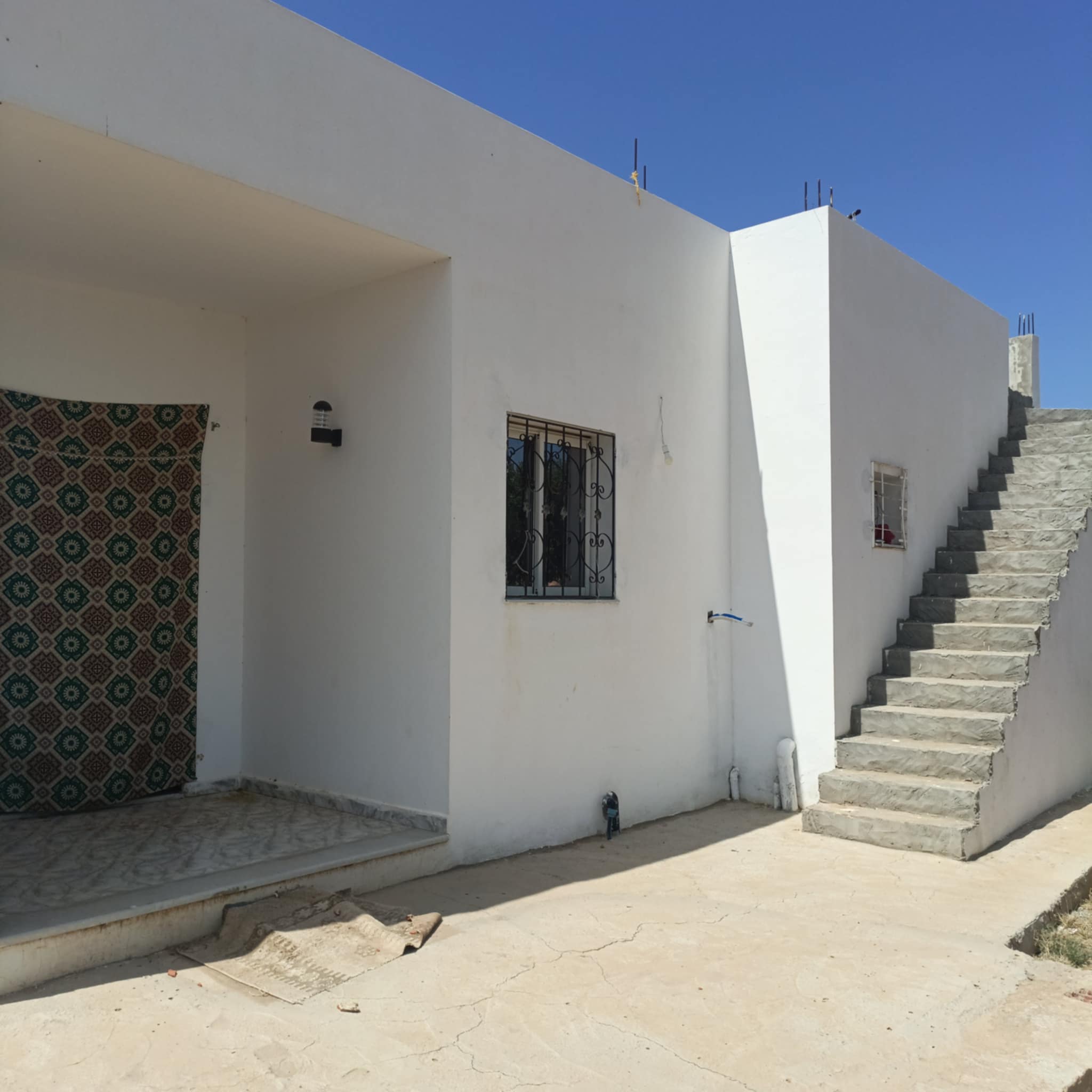 Av studio 125m pas loin de hammamet yasmine