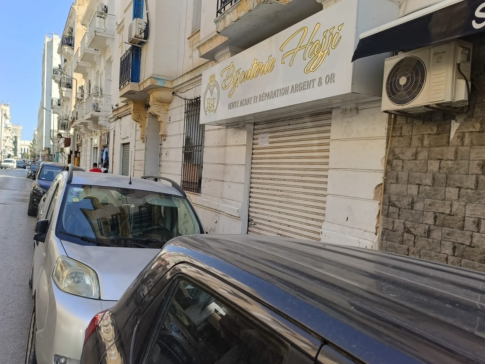 Local 15m2 fond et murs lafayet super emplacment
