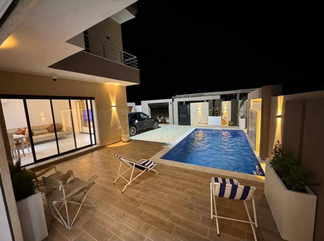 Villa avec piscine à ezzahra hammem ghzez