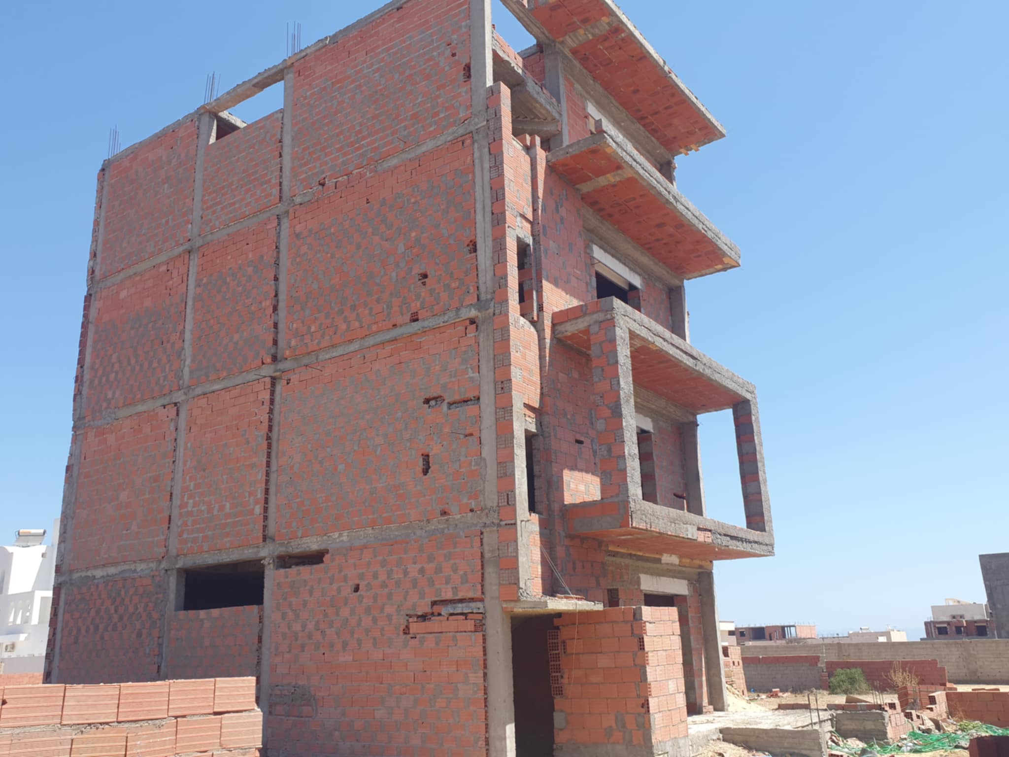 Appartements en cours de construction à ezzahra
