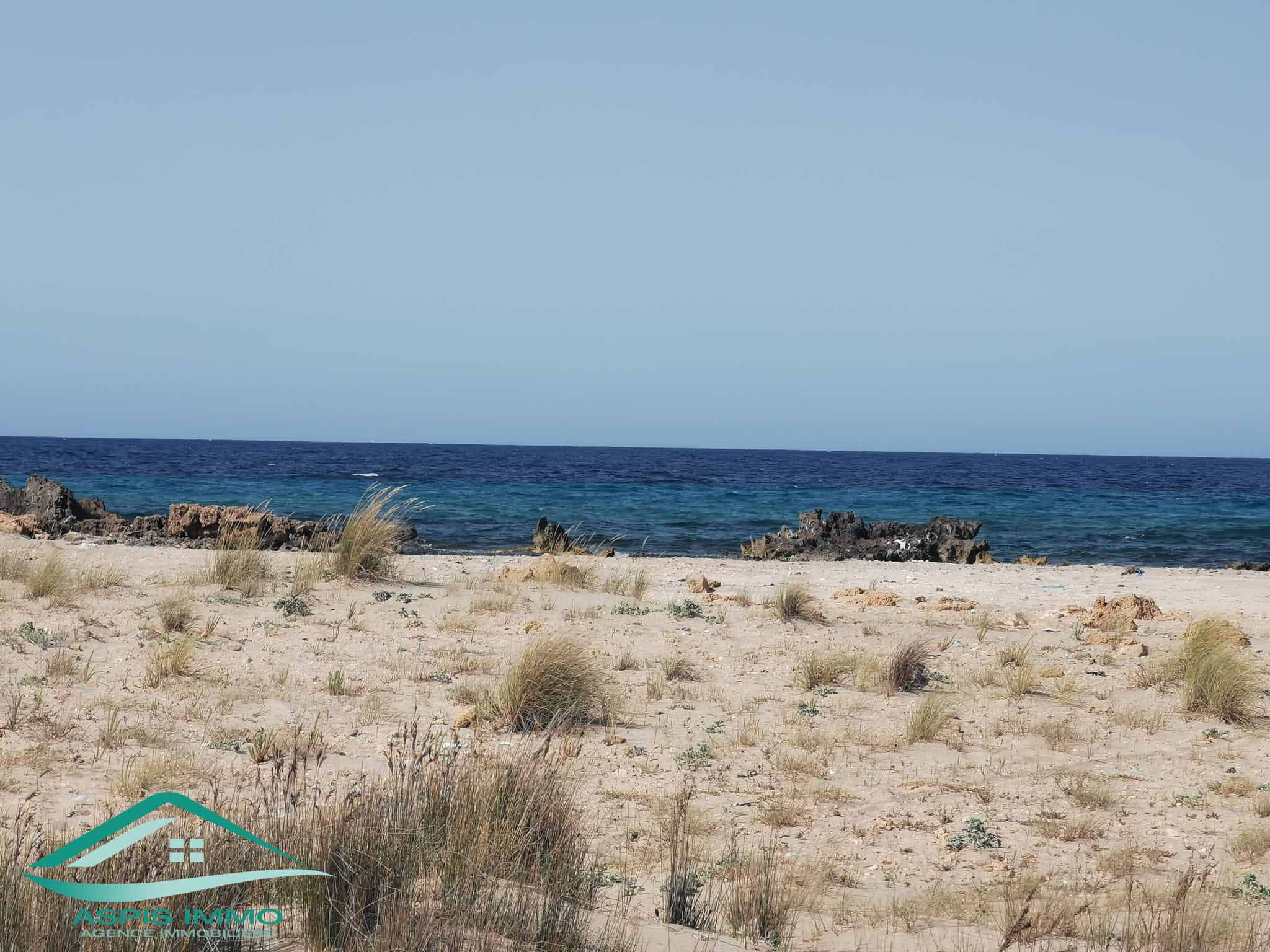 Vt747 terrain à 500 mètres de plage kerkouene