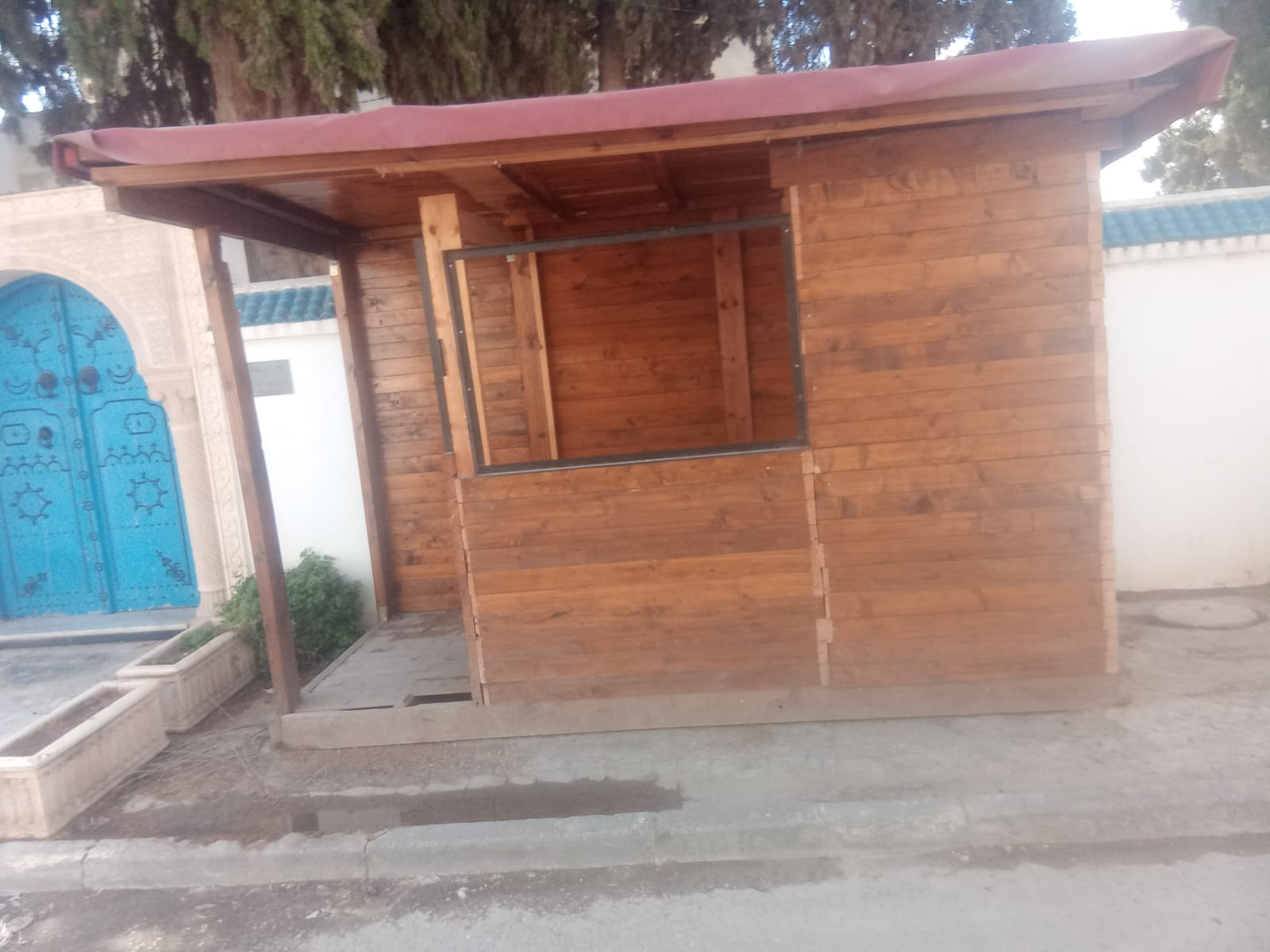 Cabine en bois rouge massif