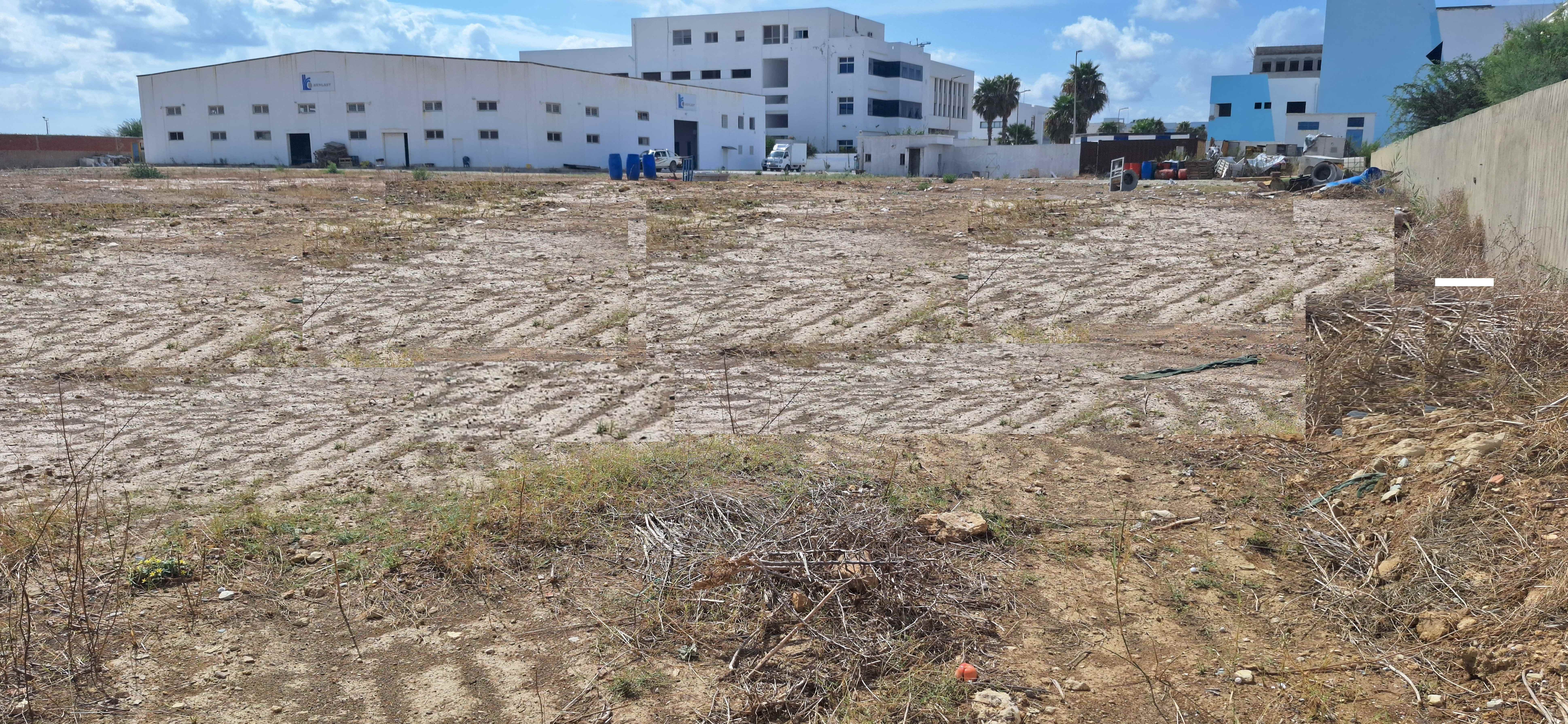 Terrain de 8000 m2 à z ind de chotrana