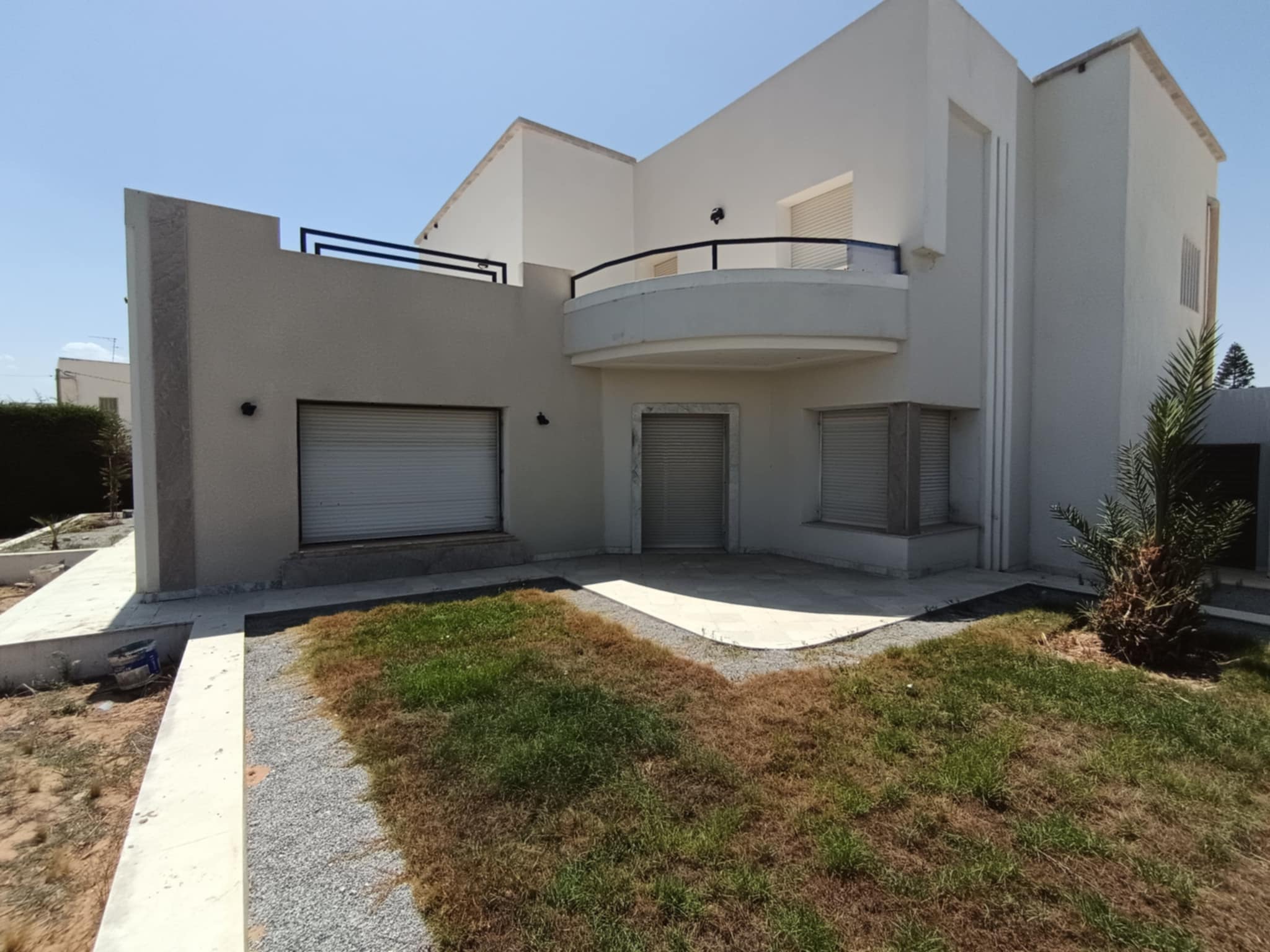 Villa inachevée et catcasse rte tunis
