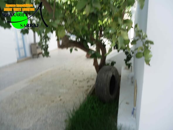 Villa style américain situé au coeur de khzema est