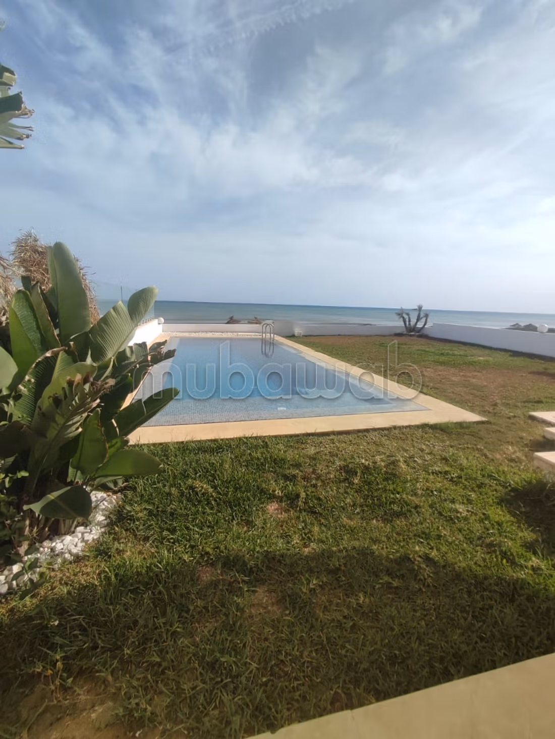 Villa pieds dans l'eau avec piscine à kelibia