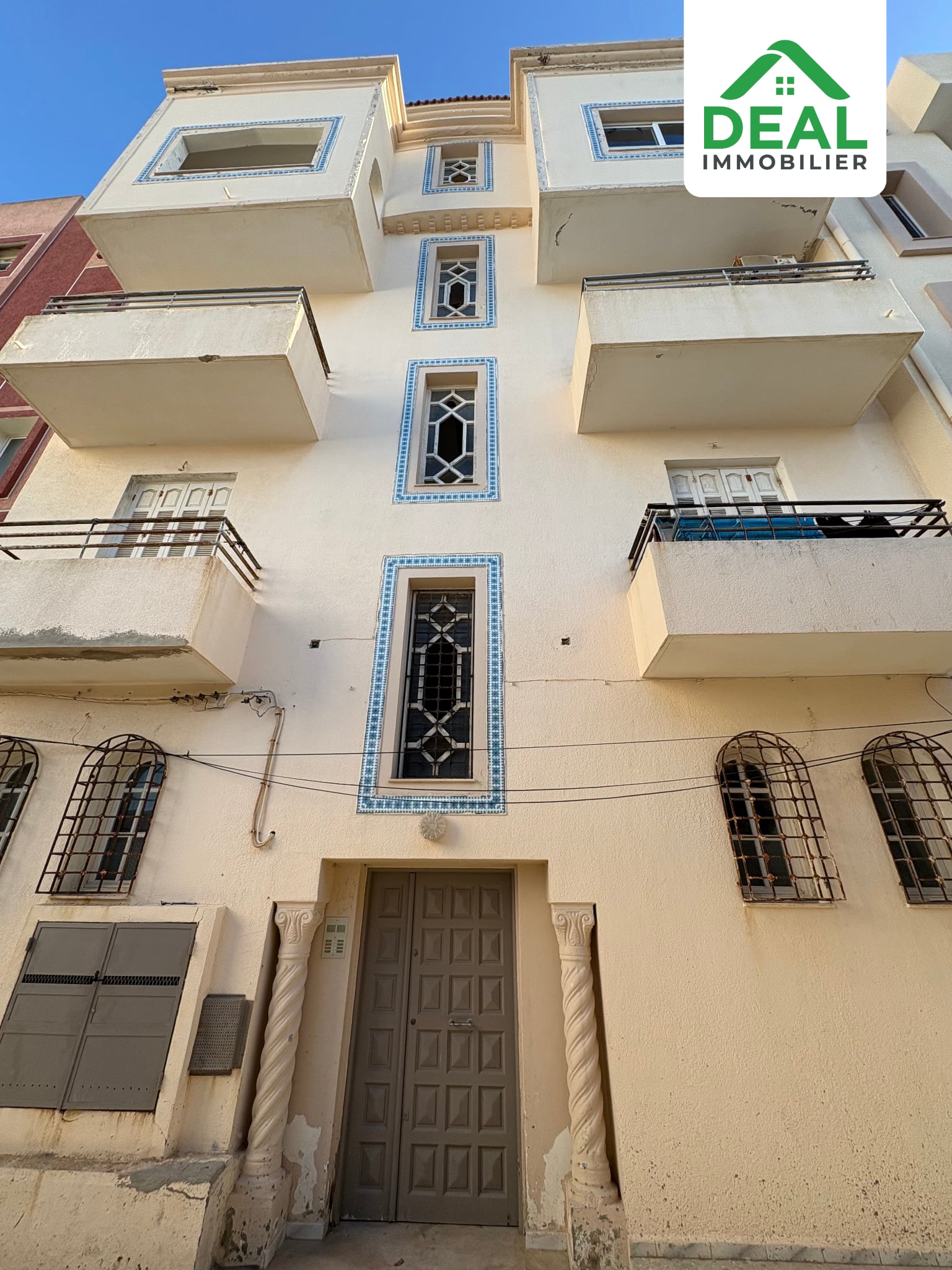 Immeuble de sept appartements à chott meriam