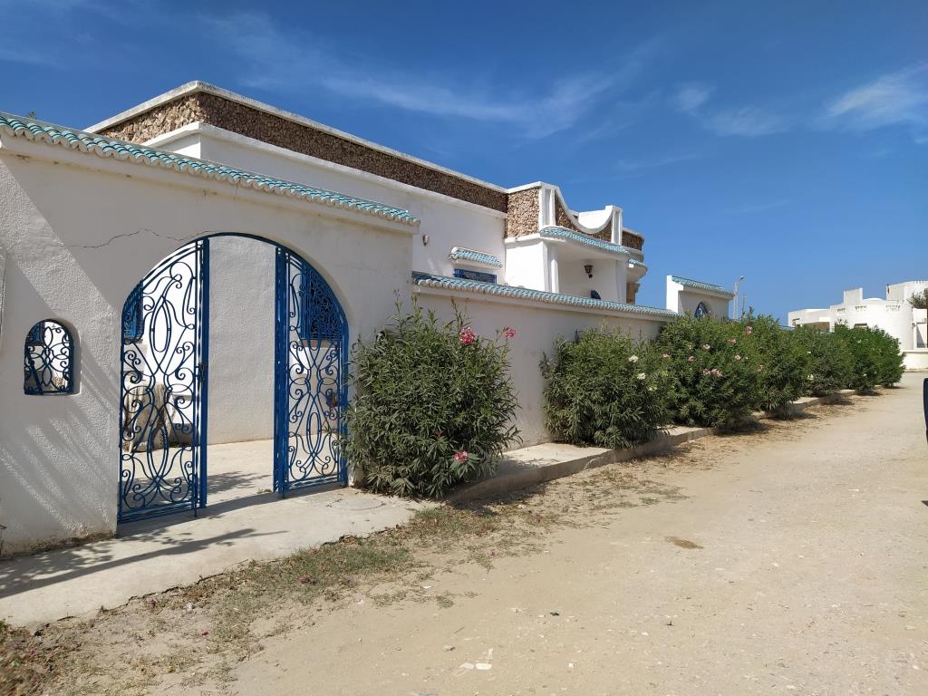 Villa 220m2 batie terrain 640m2 3 facades vue mer
