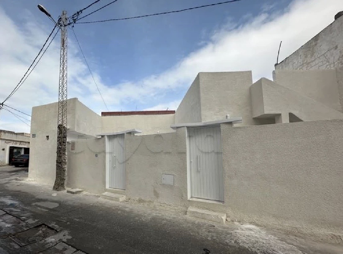 2 maisons avec titre bleu à sidi hassine