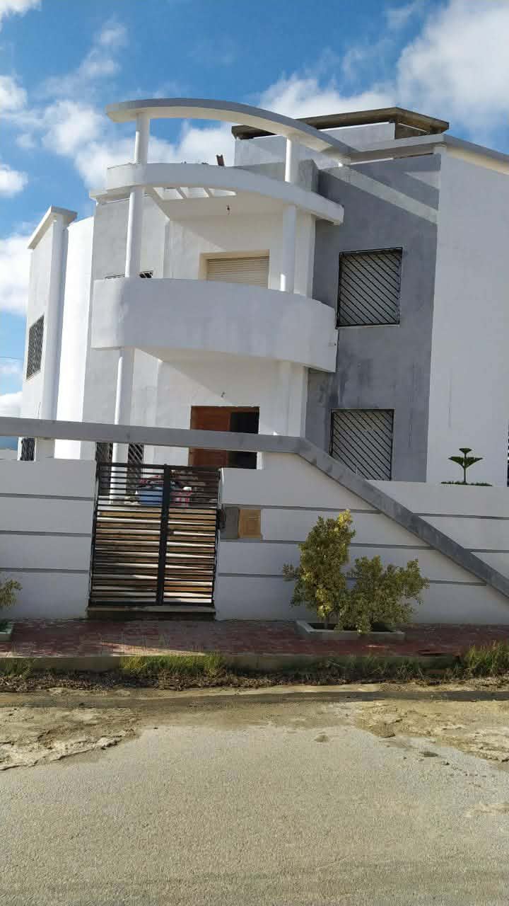 Villa neuve à 3 étages