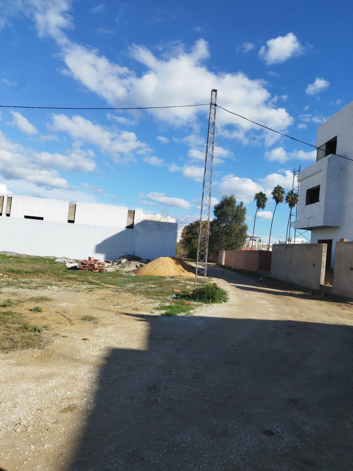Un lot de terrain de 600 m2 à la soukra