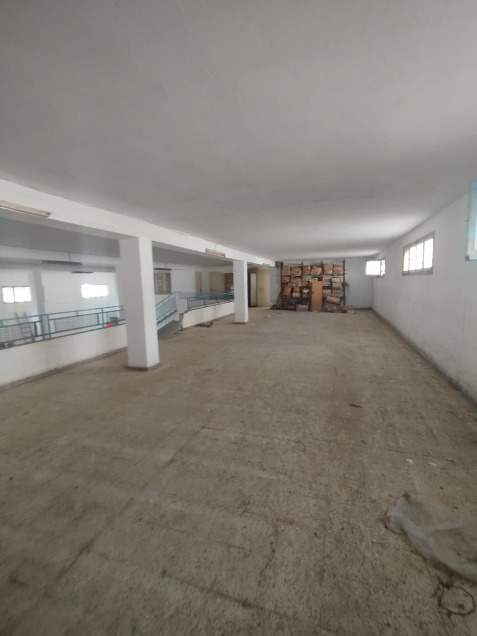 Un grand dépôt de 1821 m2 au coeur du lac3