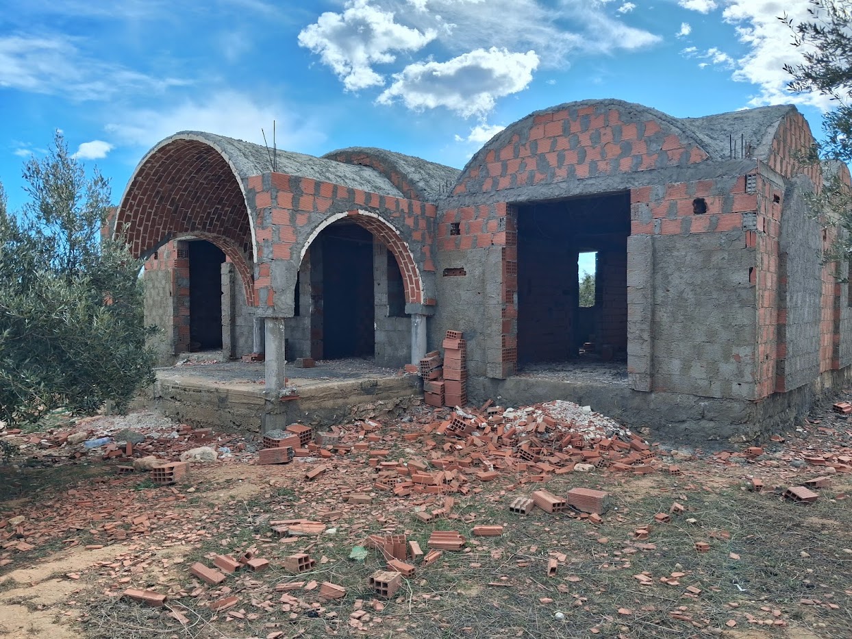 Maison a finir a sid khlifa