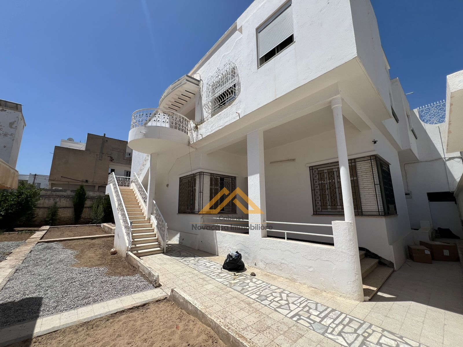 Villa à cité farhat hached