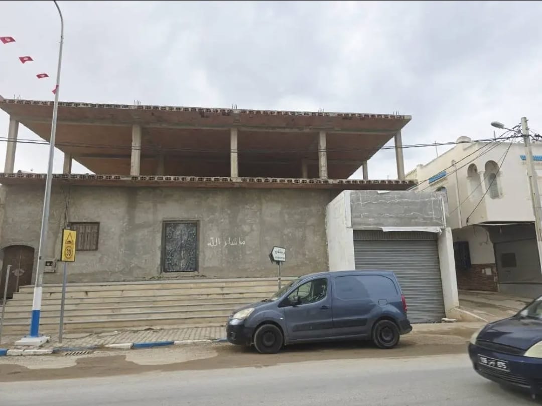 Inachevé commercial