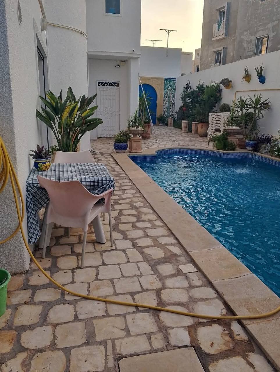 Villa et 4 appartement équipée