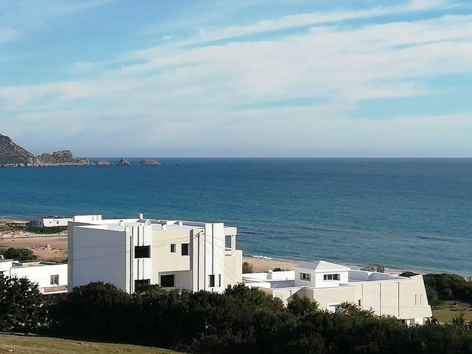 Terrain pieds dans mer