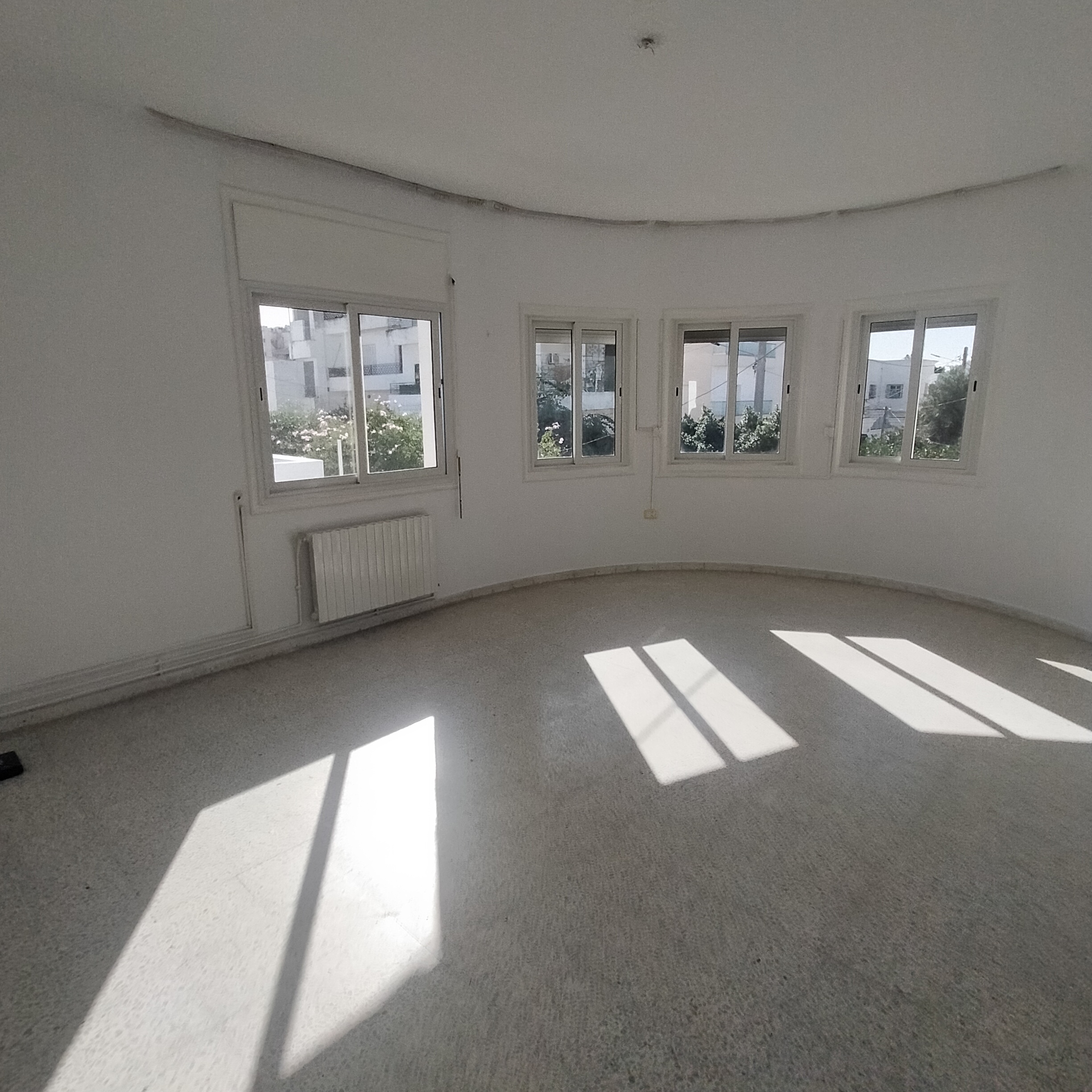 Nouvelle ariana villa de deux niv séparé