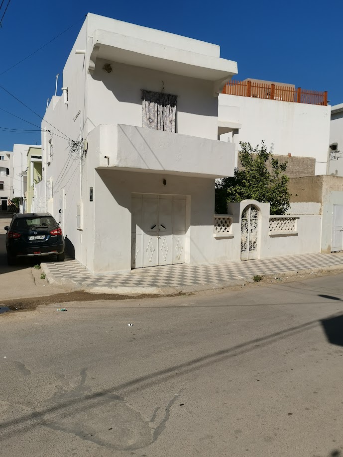 Maison à cité riadh sousse 2 étage plus garage