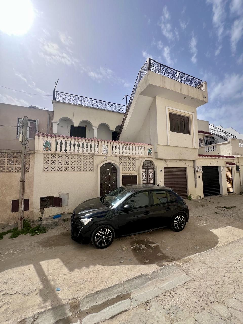 Maison divisée en deux étages indépendants