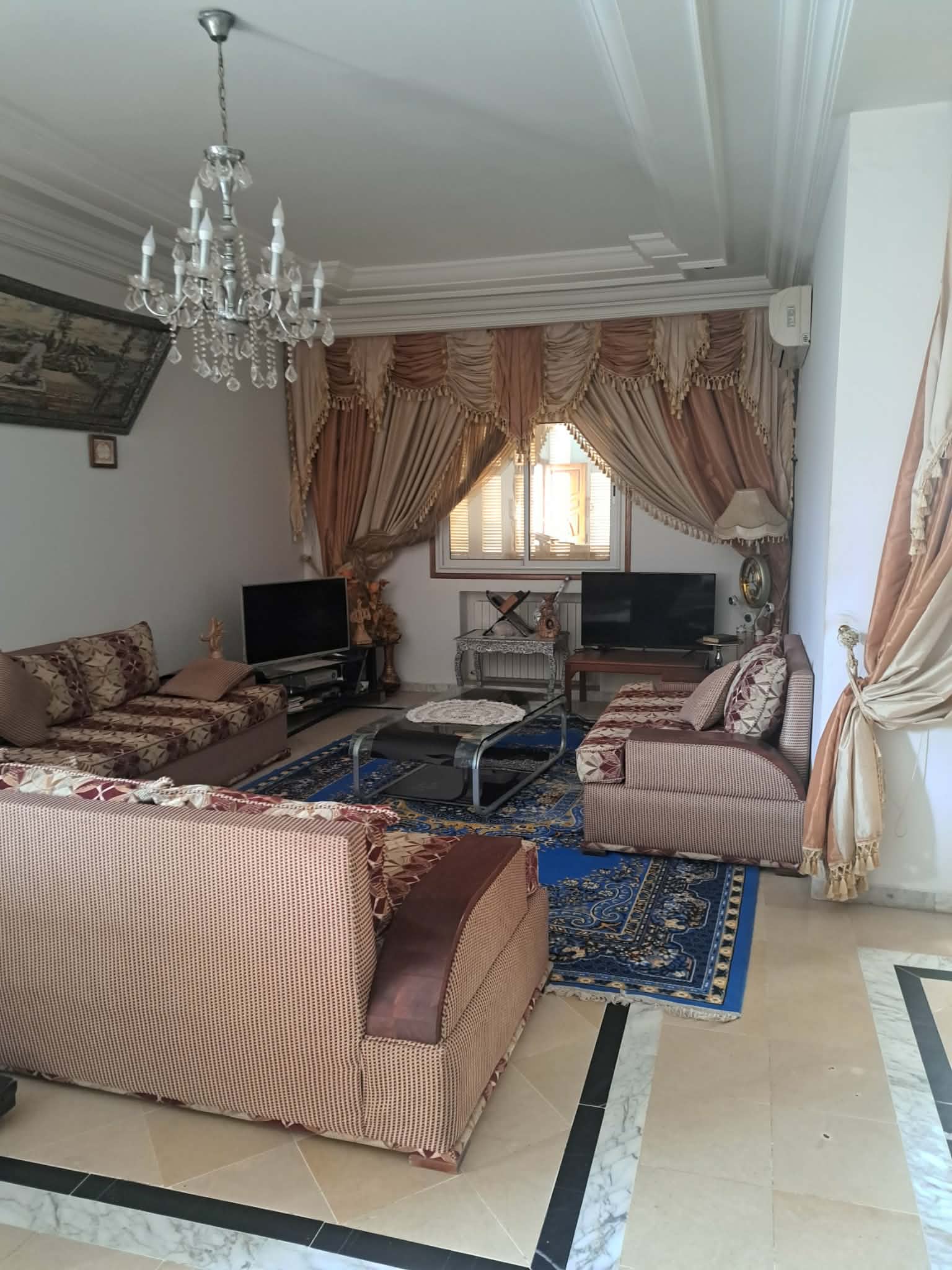 Villa de deux niveaux séparés à el mnihla