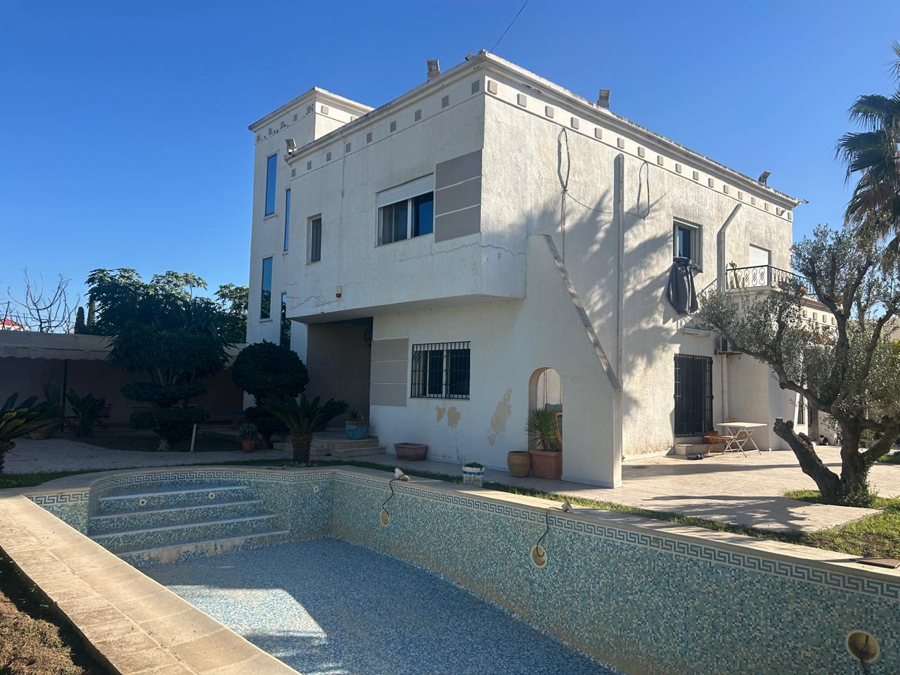 Villa de 1000 mc borj toul