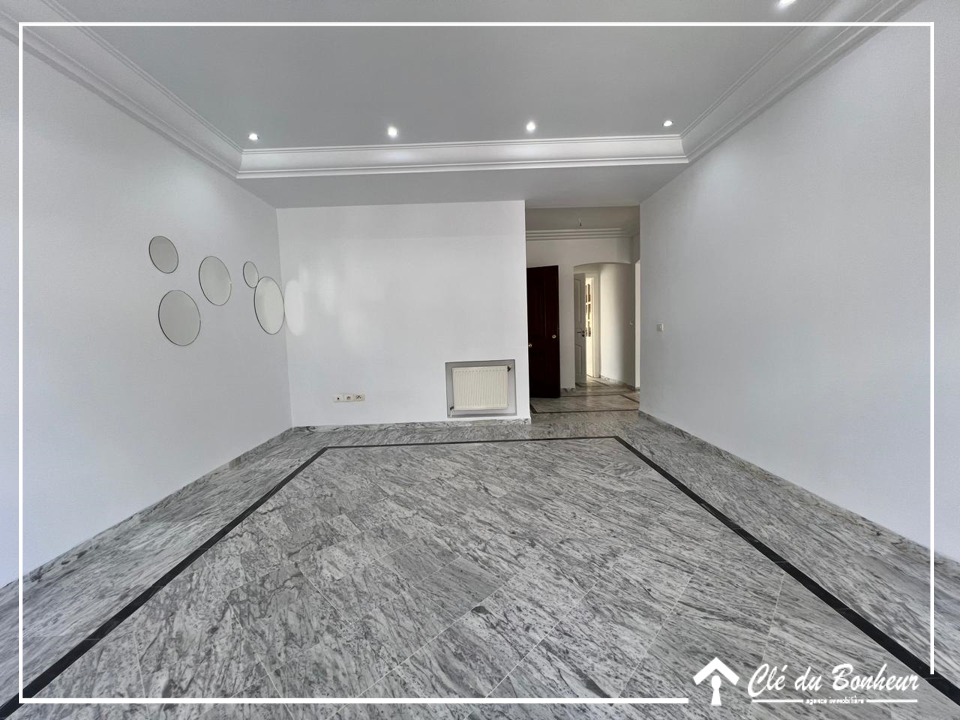 Appartement avec terrasse à ain zaghouen nord