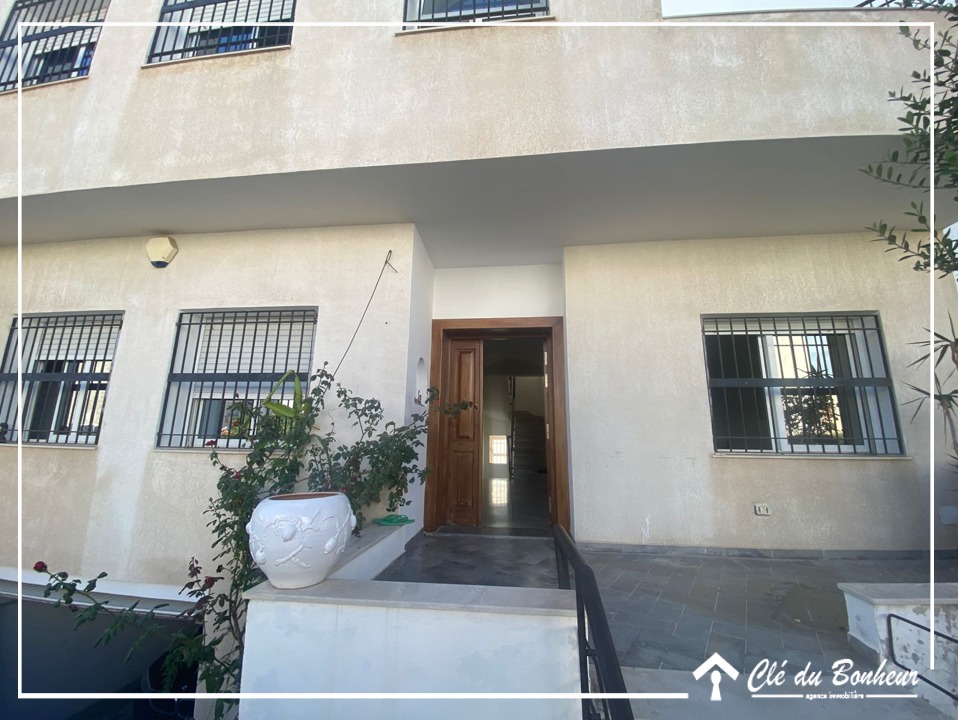 Villa jumelée en bon état à la soukra