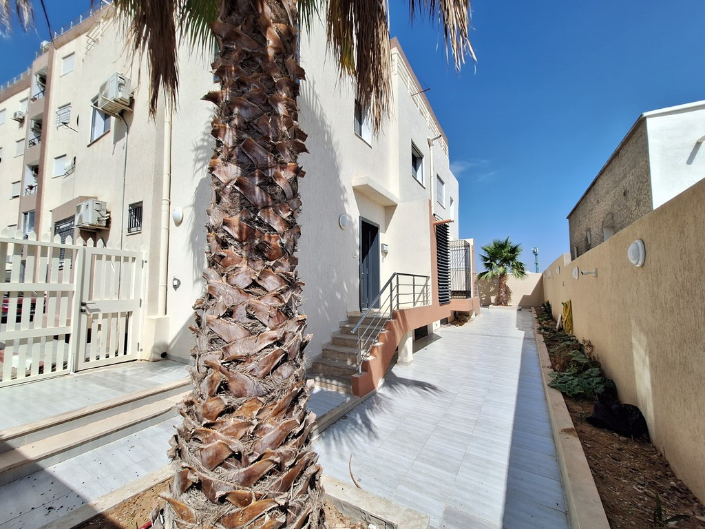 Triplex rénové à cité el ghazela