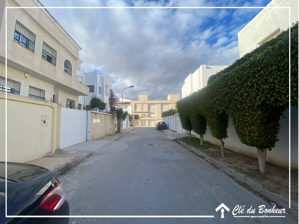 Un beau duplex à ras jdir la soukra
