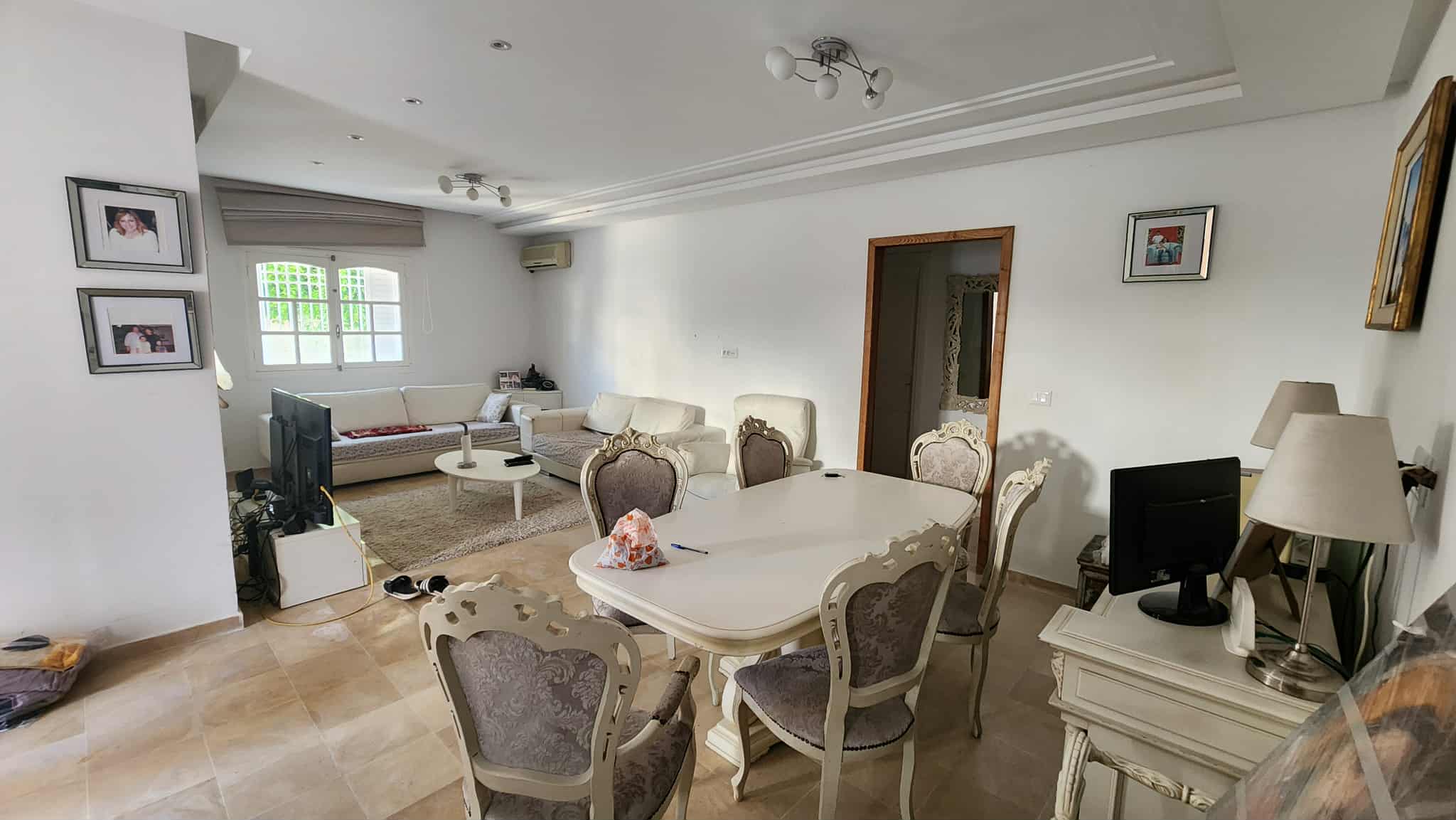 Villa plus trois appartements à l'aouina