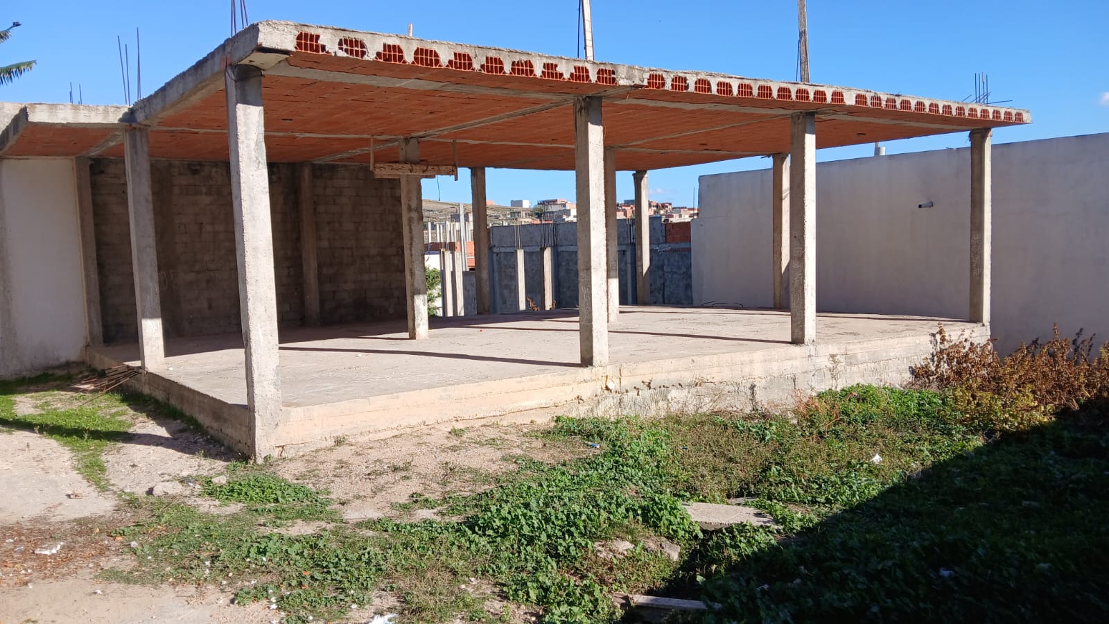 Terrain comprend une fondation à bir msiougha
