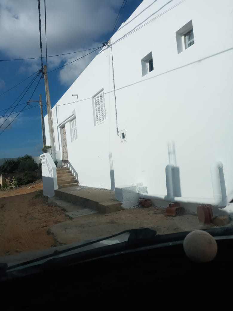 Maison arabe avec un garage
