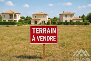 Un terrain avec une villa menzah 4 ref332a