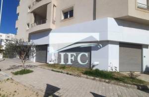 Local commercial 301m lac 2 ref2333a