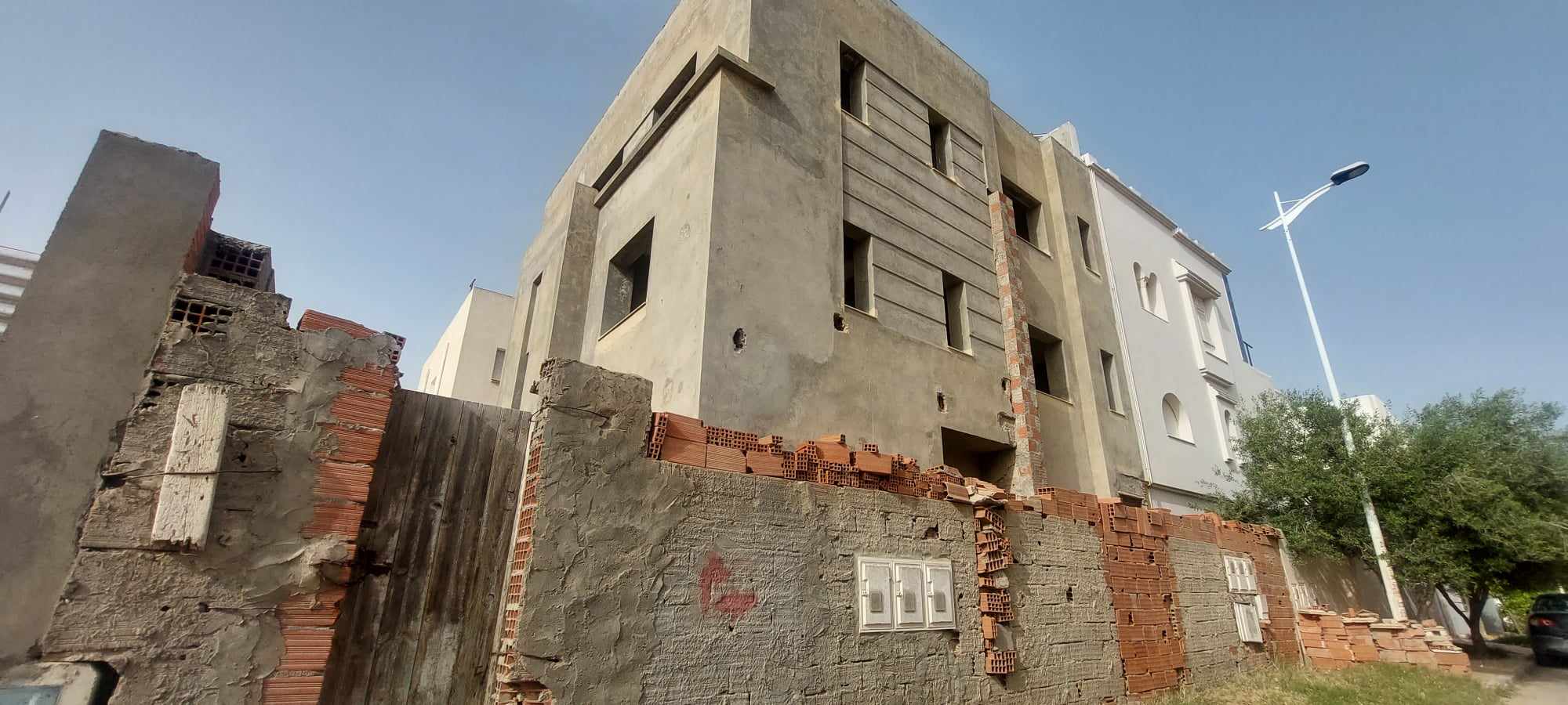 Maison inachevée à la cité el wafa afh2